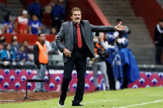 ¿Vuelve?: Ricardo La Volpe se postuló para ser el nuevo entrenador de un equipo del fútbol argentino