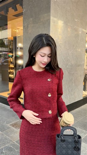 Sự tinh tế trong trang phục của những Quý cô có gu. Thiết kế tối giản nhưng cao cấp, sành điệu. Inbox NATTI tư vấn nàng nhé! Code: NVE19 - NCV32 #NattiDesigns #NattiDesign #thoitrangNattiDesigns #nattidesign.vn --- © 2024 N A T T I - All rights reserved Instagram: https://www.instagram.com/natti_designs.vn/ Tiktok: https://www.tiktok.com/@natti_designs.vn Shopee: https://s.shopee.vn/AA6scN3N2I Contact us: 0335592936 E-mail: NATTIdesigns.working@gmail.com (Marketing Deparment) NATTIdesigns.cskh@g