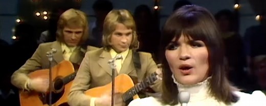 The Early '70s Coca-Cola Song That Became an Iconic Ad and a Hit for the Hillside Singers and the New Seekers