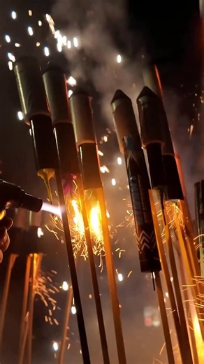 Pyro Bob | Pyrotechnik | Feuerwerk | Entertainment on Instagram: "Rocket Rally | Wer liebt Raketen? #raketen #boom #special #huge #pyroboombob"