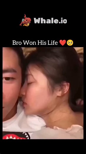 @𝐬𝐮𝐜𝐜𝐞𝐬𝐬𝐨𝐟𝐦𝐢𝐥𝐥𝐢𝐨𝐧𝐬 on Instagram: "日本利用压电瓷砖将脚步转化为电能。这些瓷砖捕捉来自你脚步的动能。当你行走时,你的重量和动作会对瓷砖产生压力。瓷砖会轻微弯曲,从而产生机械应力。瓷砖内部的压电材料将这种应力转化为电能。每一步都会产生少量电荷,而数百万步结合在一起就能产生足够的电力来驱动 LED灯、数字显示屏和传感器。在像涩谷车站这样繁忙的地方,每天大约有240万个脚步为这一系统作出贡献。这些电能可以被储存或立即使用,从而减少对传统电力来源的依赖,并支持可持续的城市基础设施。这种方法将日常运动转化为实用的可再生能源 #日本 #知识 #事实#你知道吗#推荐科技 创新 历史 技术 实验"