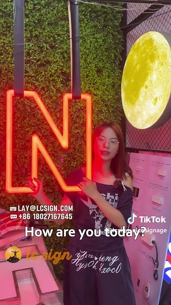 Innovative Business Sign Ideas with LED Lightboxes