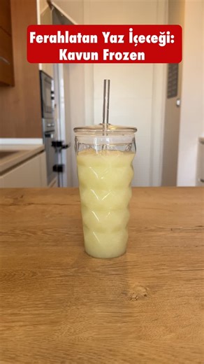 Şok Marketler on Instagram: "Ferahlatan Yaz İçeceği: Kavun Frozen🍈 Malzemeler: ● 2 dilim kavun ● Bal ● Bir kase buz Hazırlanışı: ● Kavunu dilimleyin ardından mutfak robotuna dökün. ● Üzerine biraz bal ekleyin. ● Bir kase buzu ekleyin. ● Mutfak robotunu çalıştırıp homojen kıvama gelene kadar çekin. ● Bardağınıza ekleyip keyifle içebilirsiniz. Afiyet olsun! #Reklam #ŞOKMarket #YazTarifleri #ViralTarifler #KavunFrozen"