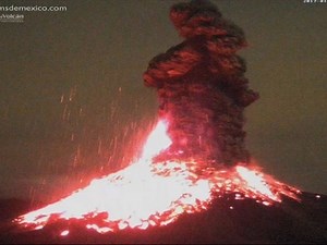 Raw: Mexico's Colima Volcano Erupts