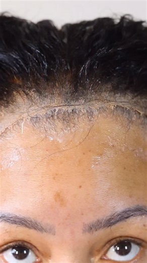 Wig uninstall day ✨ After having a wig on for a week, taking it off the right way is just as important as the install. This video is not sponsored, but I wanted to share what I personally use because it really makes a difference. I’m using the @darkandlovelyafrica Water Cleanser — it’s amazing for gentle wig removal, especially when using a spray method. It breaks things down without pulling or stressing the hair, and you can get it from @dischem.beauty . After uninstalling, I go in with @masodi