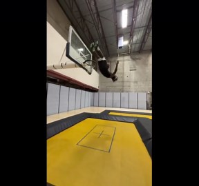 Amazing Trampoline Basketball Dunk