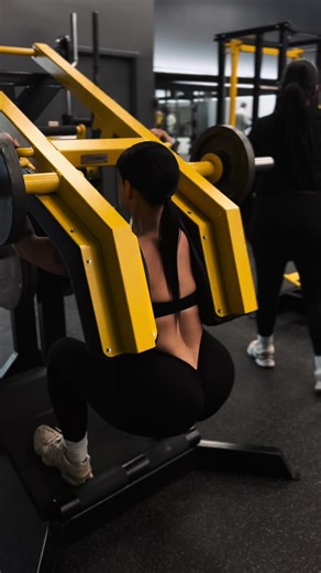 I made life. Now I’m building strength. #StrongMom #PostpartumStrength #WomenWhoLift #MomFitness