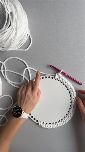 How to crochet for beginners - easy and quick crochet tutorials #crochet #crochettutorial #yarnlove