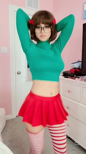 Velma Cosplay and Dance | Latina Velma from Scooby Doo