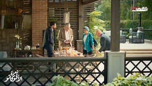 1.6M views · 37K reactions | يالهوي هو كمال بيه فتح اجانس عربيات في بيته ياسين الألفي عمال يتغزل في نعمة وأبوه بيحاول يفهمه إنها متجوزه  مسلسل #نعمة_الافوكاتو على شاهد | Screen Mix بالعربي | Facebook