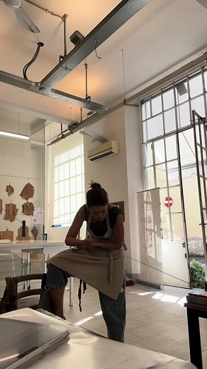 The essential thread making technique for shoe-making ✨ #shoe #shoemaking #artisan #handmade #crafts #craftsmanship #italy #florence #firenze