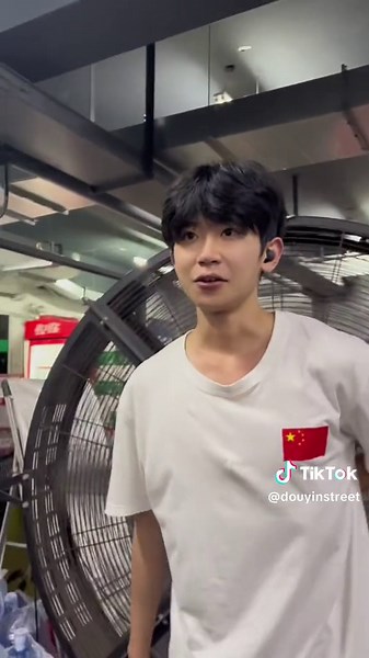 Strength Training Techniques in a Dynamic Gym Setting