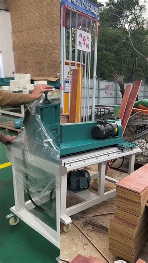 #Large-sized sliding table angle #circular saw. This machine uses precision sliding table bearings