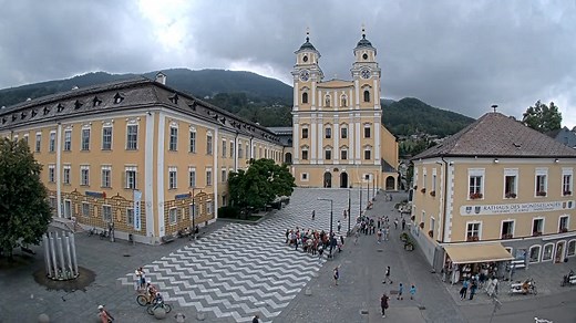 Webcam Basilica of St. Michael, Mondsee, Austria - Online Live Cam