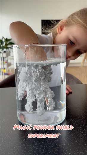 Tiny Robin | Play & Learn at Home 🎨 on Instagram: "Did you know you can make water repel your hand using just baby powder? Try this cool experiment with your kids! Sprinkle some powder on the surface of the water, then dip your hand in and watch the magic happen. Your skin stays dry because the powder creates a hydrophobic barrier that pushes the water away. A simple, hands-on way to explore chemistry and surface tension with little scientists at home!🤩🧑‍🔬 ✅ Follow for more science experimen