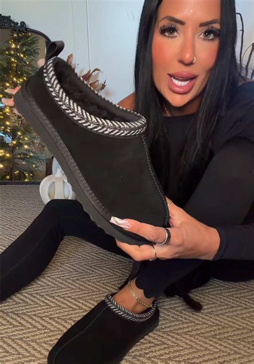 These suede slippers go from cozy mornings to quick errands 🍂☕ #SuedeIndoorOutdoorSlippers #WomensHouseShoes #IndoorOutdoorShoes #CozySlipOns #FallFootwear