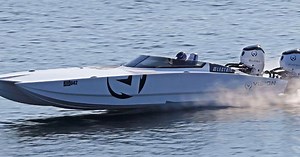 Electric boat breaks new speed record at 109 mph with Vision Marine's new outboard motor