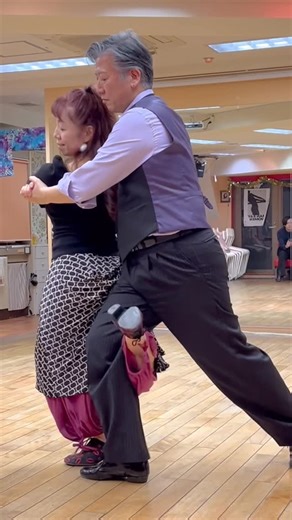 labaldosatokyo on Instagram: "先日の火曜日は"教養としてのTango Nuevo"のクラスを開催。いまやトラディショナル全盛のアルゼンチンタンゴダンスの中で、タンゴの踊りの発展の可能性を楽しむことができたと思います。 次回は"教養としてのタンゴポーズの作り方"。さて、どんな展開になるかお楽しみに！ #アルゼンチンタンゴ #バルドッサ #恵比寿"