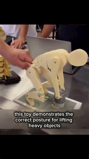 The Correct Way to Lift Heavy Objects From the Floor