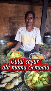 Kali ini mama Gembala yg punya bagian praktek masak ,masakan yg sudah di pelajari di kelas masak mama-mama setiap hari sabtu. Kata mama dia mau masak wortel,labu siam dan telur di masak pakai kuning (kunyit),disini kunyit itu di bilang kuning. Karbohidratnya tetap ubi,karena ubi makanan pokok kami. Mama bilang ubi di kukus itu enak sekali,karena disini mama dorang hampir semua di rebus... Ibu gembala salah satu mama yg bahasa indonesianya agak kurang lebih k bahasa daerah jadi kalau ketemu mama,