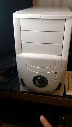 Ligando um IBM com o Windows 2000 #nostalgia #pcretro #retro