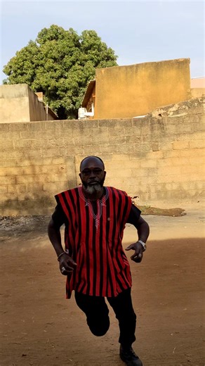 #TiktokBurkinaFaso🇧🇫Côted'Ivoire🇮🇪AfriqueAmerique🇺🇸Europe#CoutumetrafitionetConsrils# Chers hommes, sortie de chez vous pour un long voyage pour vous cherchez ,en cours de route vous croisez des gens en train d'aider un malade pour rentrer dans un véhicule où monter sur un engin pour un centre de santé si vous n'êtes pas trop loin de chez vous,les sages vous informent et vous rappellent que vous devez retourner à la maison et changer d'habit avant de reprendre la route mais si vous êtes un