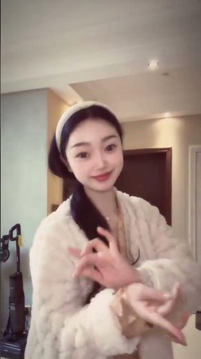 Mid-Lesson Mid-Dance: Mastering the Pipa in a Flash