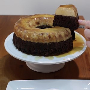 7.5K views · 574 reactions | Learn how to make a yummy Chocoflan cake. RECIPE: https://www.inthekitchenwithmatt.com/chocoflan-recipe Chocolate cake on the bottom and flan on the top. If you like both of those things you will love this recipe! | In The Kitchen With Matt | Facebook
