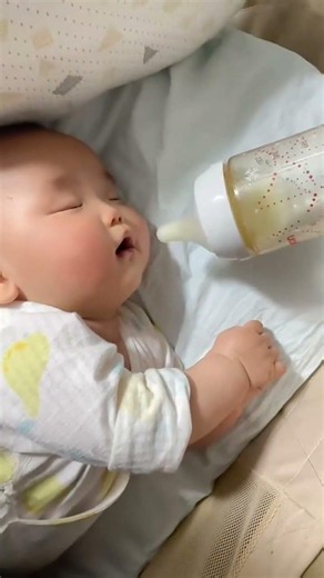 最梦的梦 #每天都在长大的宝宝 #婴儿喝奶日常 #小宝宝碎觉觉 #婴儿睡眠萌态