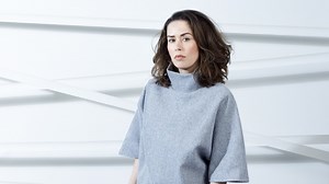 VIDEOPREMIERE: Ida Gard i stærk sang om to drenge – og deres vidt forskellige livshistorier