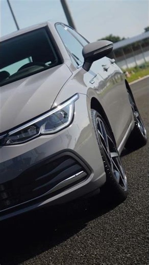 Golf eTSI sở hữu thiết kế gọn gàng, hiện đại, hài hòa cho nhịp sống di chuyển mỗi ngày.