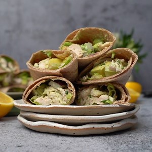 This chicken avocado wrap is a creamy and delicious recipe, making it the perfect low-calorie, high-protein lunch option. | All Nutritious