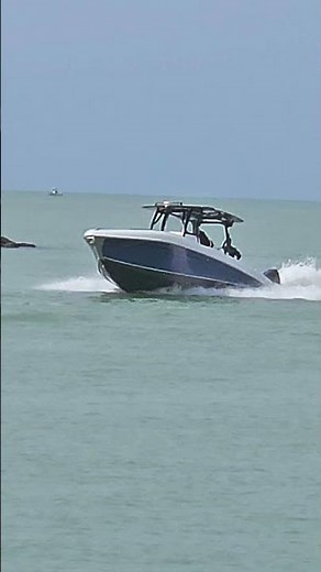 BOAT FUN AT THE VENICE FLORIDA JETTY