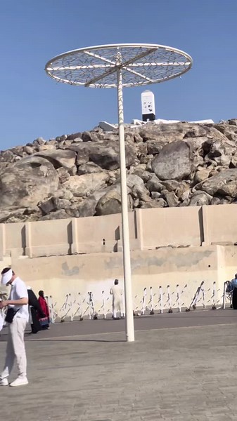 Exploring the Streets of Mecca: A Scenic Walk