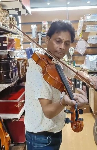 || World's 1st Left handed || violinist play ||Bella chow || Bella chow || Created World Record Ever