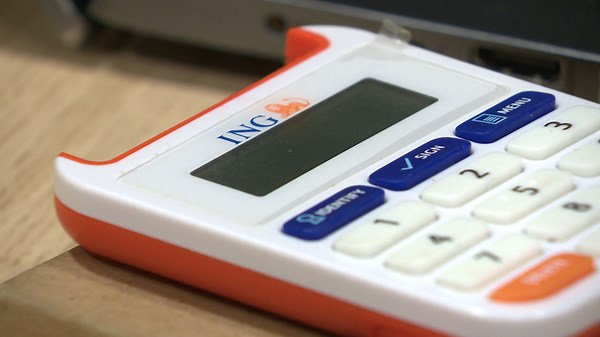 ING limite l’utilisation du lecteur de carte pour se connecter à sa banque en ligne : la décision fait réagir - RTBF Actus