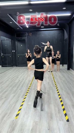 Random catwalk challenge with little kid models #bybacademy #thanhhuyennguyen #daotaonguoimau #5g