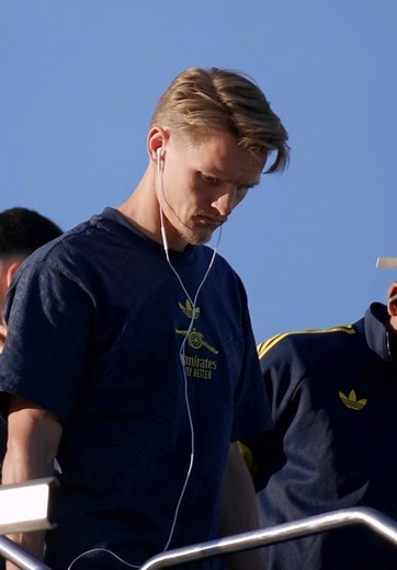 Arsenal Arrives in Budapest for Champions League Final