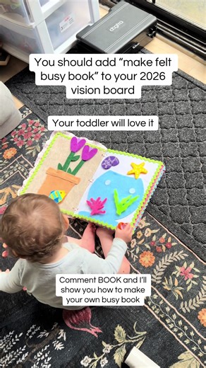 This is your sign to start that felt craft you’ve been thinking of making. Busy books or quiet books are exactly the kind of craft to make for your toddler #busybookforkids #quietbook #busybook #diyproject #craftymoms