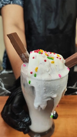 Quick Oreo Milkshake! 🥛✨