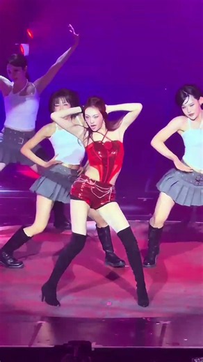 CHIQUITA performs Worth It with striking presence #babymonster #chiquita #choom #kpop #concert