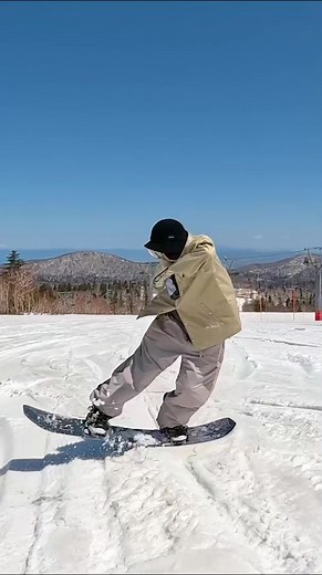 キャンバーでもドライブはできる 【オーウェンからのドライブコンボ⚡️FNTC/SoT】 キャンバーでドライブする時のコツは片足軸をメリハリよく作ること あとは親指側に力をためて板をフラットにするなんてこともできる 技術次第で乗りこなせる グラトリボードとは思えないカービング性能を持っているSoT 柔軟なしなりから生み出させる強い反発が、 想像を超える高さと回転力を生み出します 超軽量なのはもちろん さらにスイングウエイトを軽くすることにより 俊敏かつ正確な動きを実現してくれます そして、グラトリボードでありながら 高いカービング性能を持ち合わせています。 そうすることで トリック重視のラントリに 最も適した一枚になりました。 グラトリだけではとどまらず あなたのスノーボーディングを楽しくさせてくれる それがSoTです！ 使用アイテム ボード FNTC / SoT バイン DRAKE / RELOAD ltd. ブーツ NORTHWAVE / FREEDOM ltd. プレート platepia × POWCANT スノーボードは人と人とを繋ぐ笑顔の架け橋 COMEBACK Ryu Hy