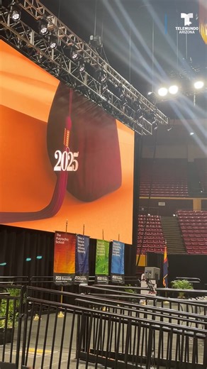 65 reactions | Sintonízanos a las 11 a.m. en vivo desde el Desert Financial Arena #asu #graduation #graduationday #classof2025 #graduate #graduationpictures #graduationceremony | Telemundo Arizona | Facebook