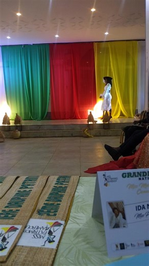 Prestation de la première dauphine Catherine Anding pour Zeyrob Empire de la belle Belinda Saha Miss black &pretty 2024 lors de la finale du concours de beauté Miss Patrimoines Cameroun Officiel . NB: pour toutes vos procédures de voyage, utilisez son code promo MB25-CATH et bénéficiez d'une réduction de 250000frs chez @expressimmigration #MissBlackPretty6 #BlackGirlMagic #camerountiktok🇨🇲 #teintébene #AuDelàDeLaCouronne