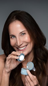 ✨Meet the magic in your makeup bag: Instant Coverage Hair Powder. Behind the scenes, our team spent months perfecting a formula worthy of women 50 . One that doesn’t just cover, but cares. Powered by niacinamide to soothe, vitamin E to nourish, squalane to comfort, and caffeine to invigorate… this luxurious little compact disguises greys, fills sparse spots, and softens thinning areas in a single touch. Tap, blend… and watch your hairline look fuller, fresher, and beautifully revived. #primeprom