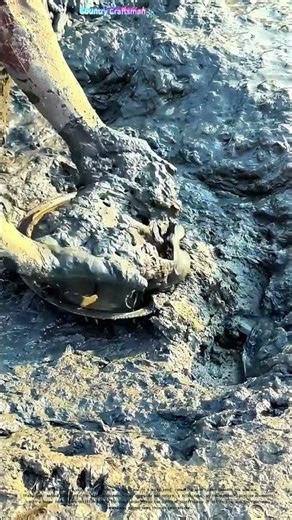 Mud Merging Mastery: How Farmers Catch Eels in a Sludge-Filled Puzzle