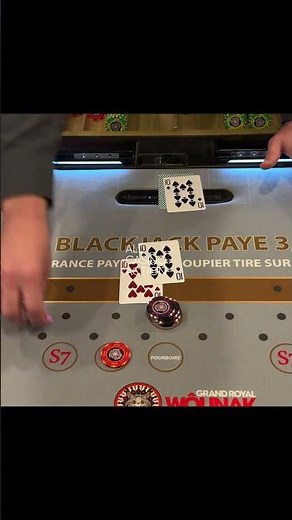 WHAT AN INSANE PULL!! #blackjack #casino