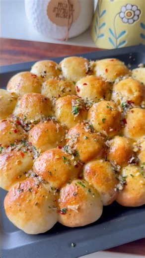 Cheesy garlic bread balls #garlicbread #pizza #streetfood #snacks #tealover