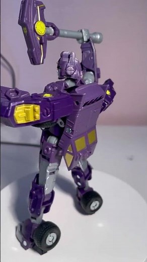 Transformers Age of the Primes Deluxe Class The Thirteen Solus Prime action figure review!