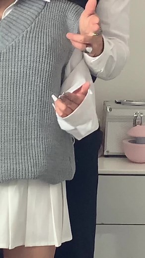 Hand Size Couple: Exploring the Differences